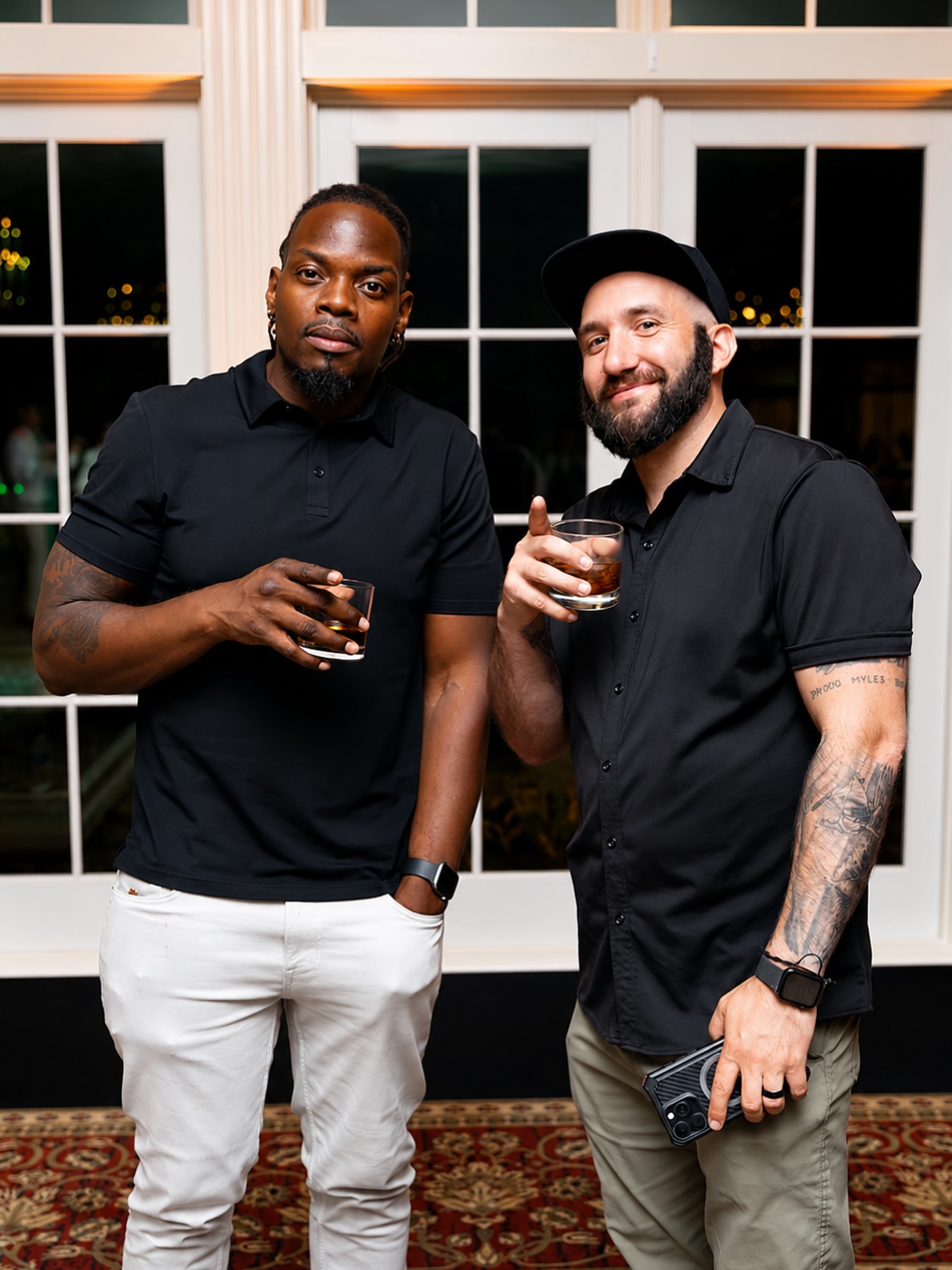 After a long day of shooting a wedding we enjoyed some drinks with the wedding guests! 🤟 🥃 #photographers 📸: @unitedandfreephotography